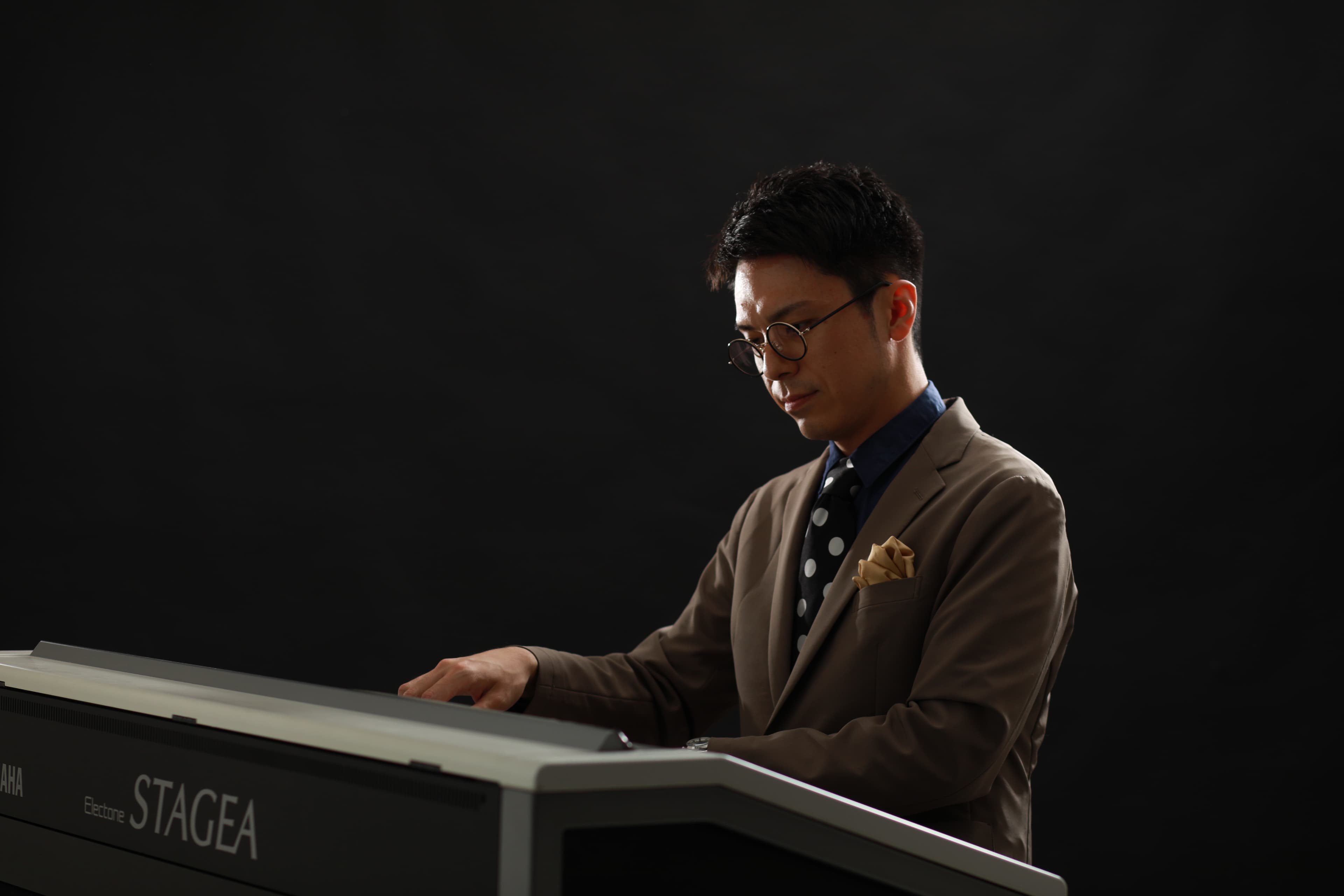 柴田友輔 - エレクトーン演奏中